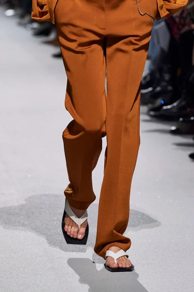Look 15